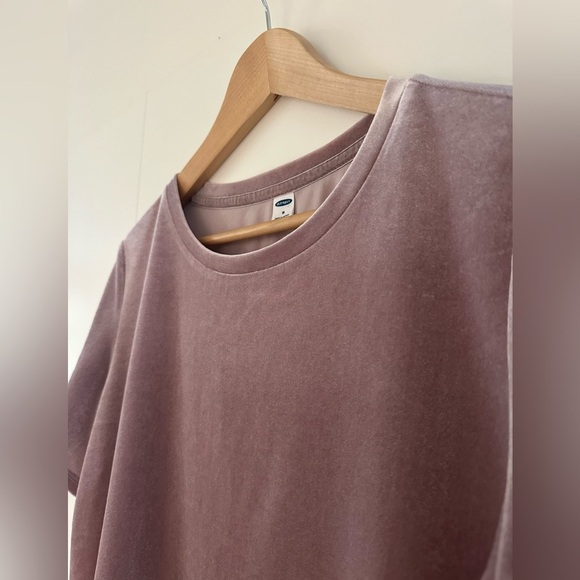 🛍️ $5 SALE Old Navy Velvet Crew Neck, EUC, size medium. - Picture 5 of 6